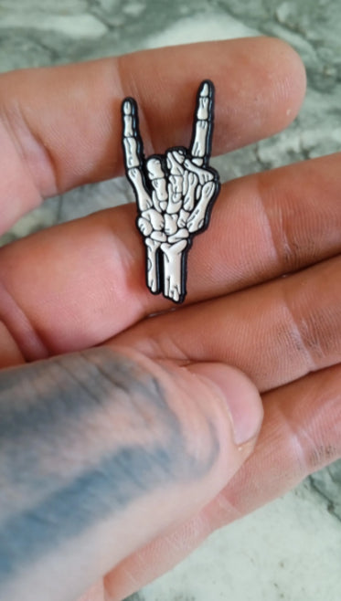 Pin's signe metal/rock image 1