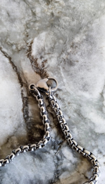 Chaine plus pendentif croix inversé image 2