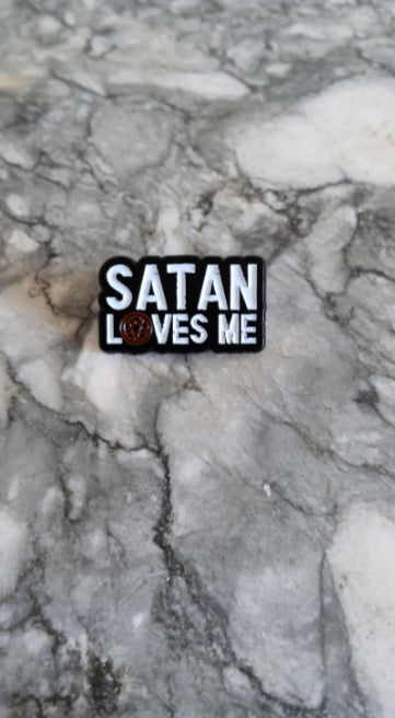 Broche satan loves me image 0
