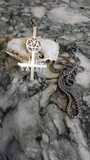 Chaine plus pendentif croix satanique image 1